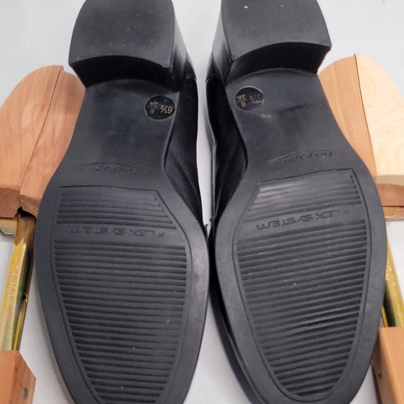 Easy Spirit Black Loafers with Silver Accent Used - Picture 5 of 8